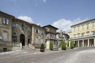 Piazza Caduti Per La Libertà